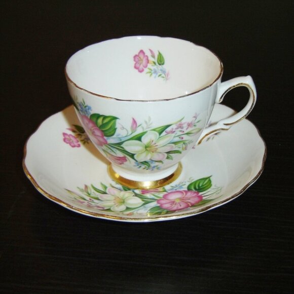 Colclough 7926 pink white blue flowers cup and saucer VGU - Picture 1 of 7